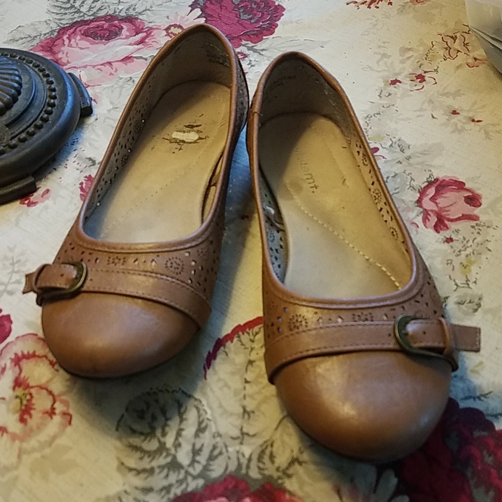 White Mt ballet flats